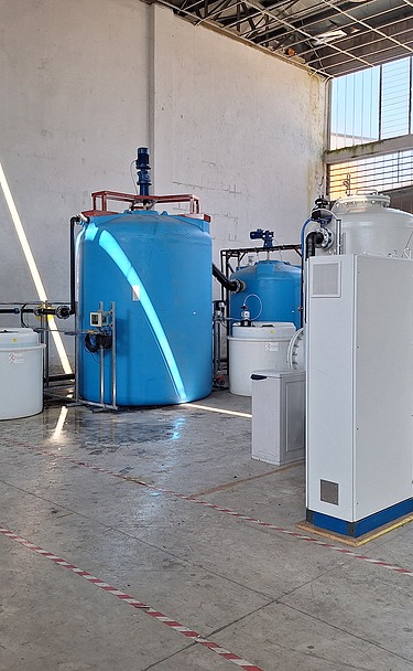 Groundwater purification system for chromate removal.