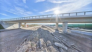 Foto neugebaute Autobahnbrücke A99 Aschheim 
