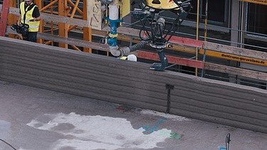 Photo Creation of a concrete wall using 3D concrete printing