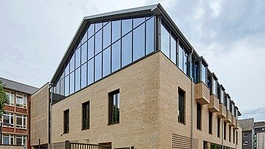 Außenansicht auf den Erweiterungsbau der IGIS Gesamtschule Köln