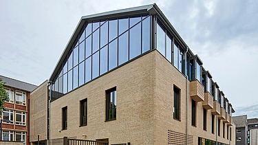 Exterior view of the extension to the IGIS comprehensive school in Cologne