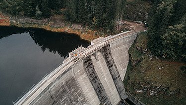 Foto des Staudammes von oben