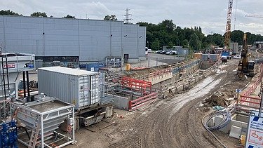Bild der Schlammentwässerungsanlage neben dem neuen U-Bahn-Schacht