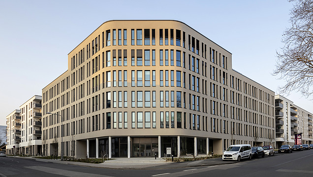 Foto von einer Wohnanlage mit Bürogebäude in Wiesbaden von Außen