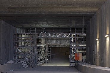 Erection of a trough structure with scaffolding at the entrance