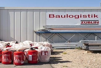 Bild von einem Baucontainer mit ZÜBLIN Branding