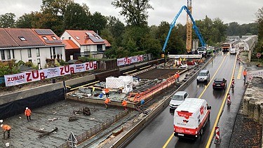 Picture shows a road construction site with construction vehicles