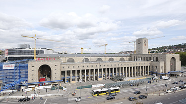 Exterior view of the listed Bonatz building at Stuttgart Central Station during modernization work on the existing building.