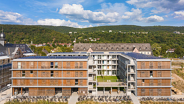 Foto des Collegium Academicums in Heidelberg. Man sieht ein Gebäude aus Holz.