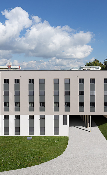 Photo of new patient and research building, University Hospital, Ulm 