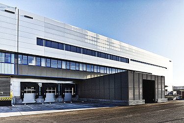 Picture of an exterior view of a logistics hall