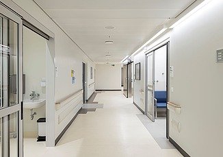 Bild eines Krankenhausflurs