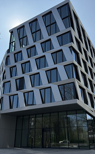 Frontansicht des One Plaza in Düsseldorf