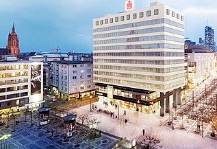 Exterior view of the Bauen im Bestand project Bienenkorbhaus in Frankfurt