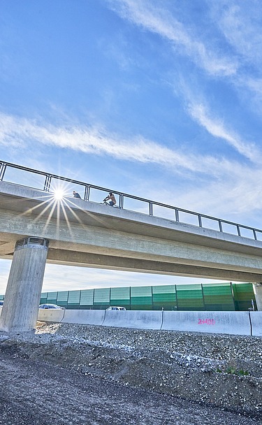 Foto neugebaute Autobahnbrücke A99 Aschheim 