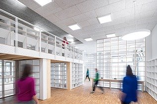 Photo of the interior of the school campus on Allee der Kosmonauten in Berlin-Lichtenberg 