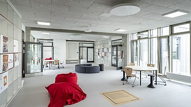 Photo of the interior of the school campus on Allee der Kosmonauten in Berlin-Lichtenberg 