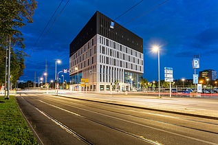 New administration center - Stadtforum Dresden by night