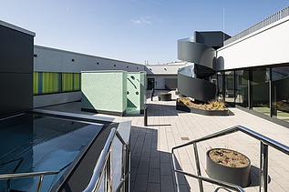 Photo exterior view of the newly built family pool in Bornheim near Frankfurt 