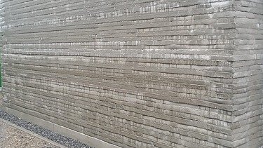 Photo of finished concrete wall using 3D concrete printing in Weilimdorf near Stuttgart