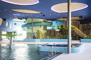 Photo interior view of the newly built Bornheim family pool near Frankfurt 
