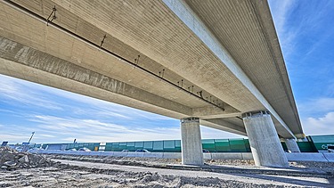 Photo newly built highway bridge A99 Aschheim 