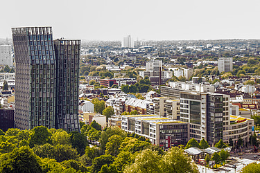 Foto von Hamburg mit St. Pauli, dem Hafen und den tanzenden Türmen und der Elbe