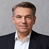 Portraitfoto der kaufmännischen Direktionsleitung der ZÜBLIN-Direktion Ingenieur- und Infrastrukturbau