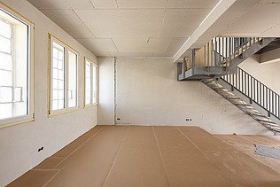 Stairwell in white at Seidelsche Höfe