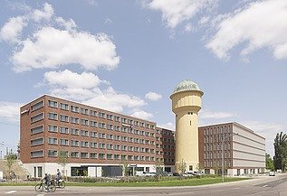 Bürotel am Wasserturm in Karlsruhe in der Außenansicht