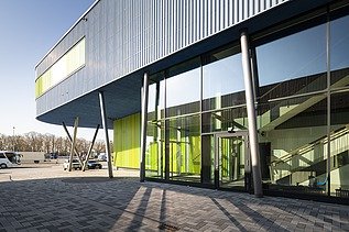 Photo exterior view of the newly built family pool in Bornheim near Frankfurt 