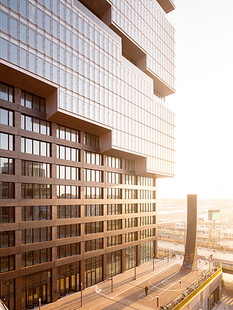 Foto Außenansicht des Edge East Side Towers in Berlin