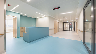 Photo of interiors of new patient and research building, University Hospital, Ulm 