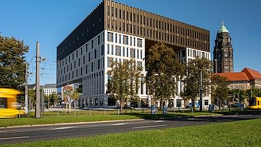 Neues Verwaltungszentrums - Stadtforum Dresden - Blick von der Straße