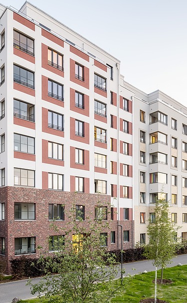 Außenansicht des Stadtquartiers Südkreuz in Berlin-Schöneberg mit unterschiedlichen Fassaden
