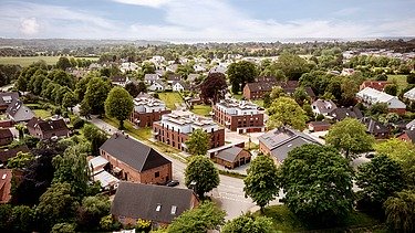 Bird's-eye view of the CONEPT Heikendorf residential complex from afar