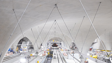 Blick in die Bahnsteighalle des neuen Tiefbahnhofs S21