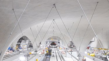 Blick in die Bahnsteighalle des neuen Tiefbahnhofs S21