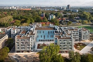Photo of modern school campus on Allee der Kosmonauten in Berlin-Lichtenberg 