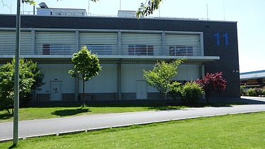Ansicht der Orafol Halle 11 in Oranienburg mit Büros