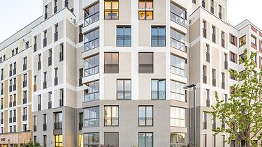Ansicht eines Eckgebäudes des Außenansicht des Stadtquartiers Südkreuz in Berlin-Schöneberg