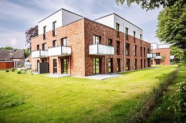 Außenansicht auf ein Gebäude der Neubauwohnungen CONCEPT Heikendorf