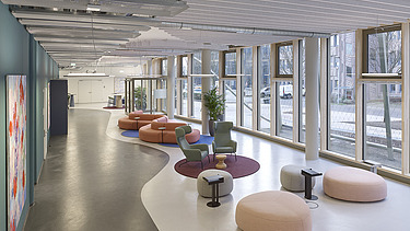 Photo of new interiors in ZÜBLIN's refurbished Z2 office building in Stuttgart