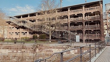 Foto eines Parkhauses von außen