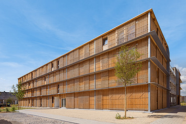 Foto des Collegium Academicums in Heidelberg. Man sieht ein Gebäude aus Holz.