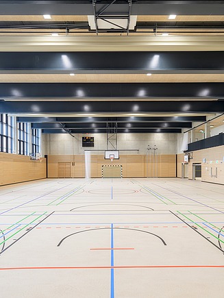 Interior view of the multi-purpose sports hall at the school at Breiten Luch 1 in Berlin