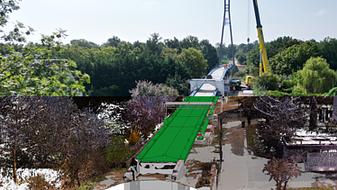 Collage der Hertha-Peters-Brücke als 3D-Modell und des fertigen Bauwerks in der Realität