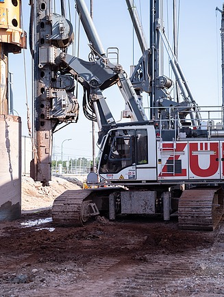 Image of a straw drill with ZÜBLIN branding
