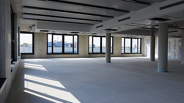 Leeres Großraumbüro bei INK Inspire Neukölln in Berlin