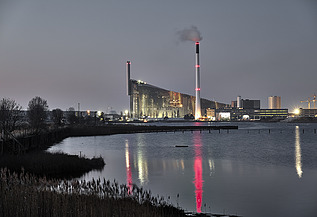 Photo of the innovative Amager Bakke waste incineration plant at dusk